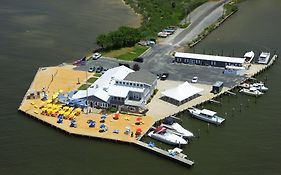 Lowes Wharf Marina Inn